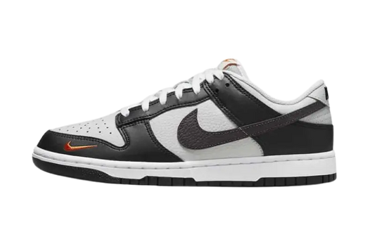 Nike Dunk low mini Swoosh coloris noir/orange - MTHOR SHOP